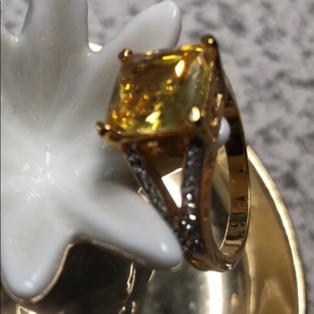 Statement Ring - Picture 4 of 4